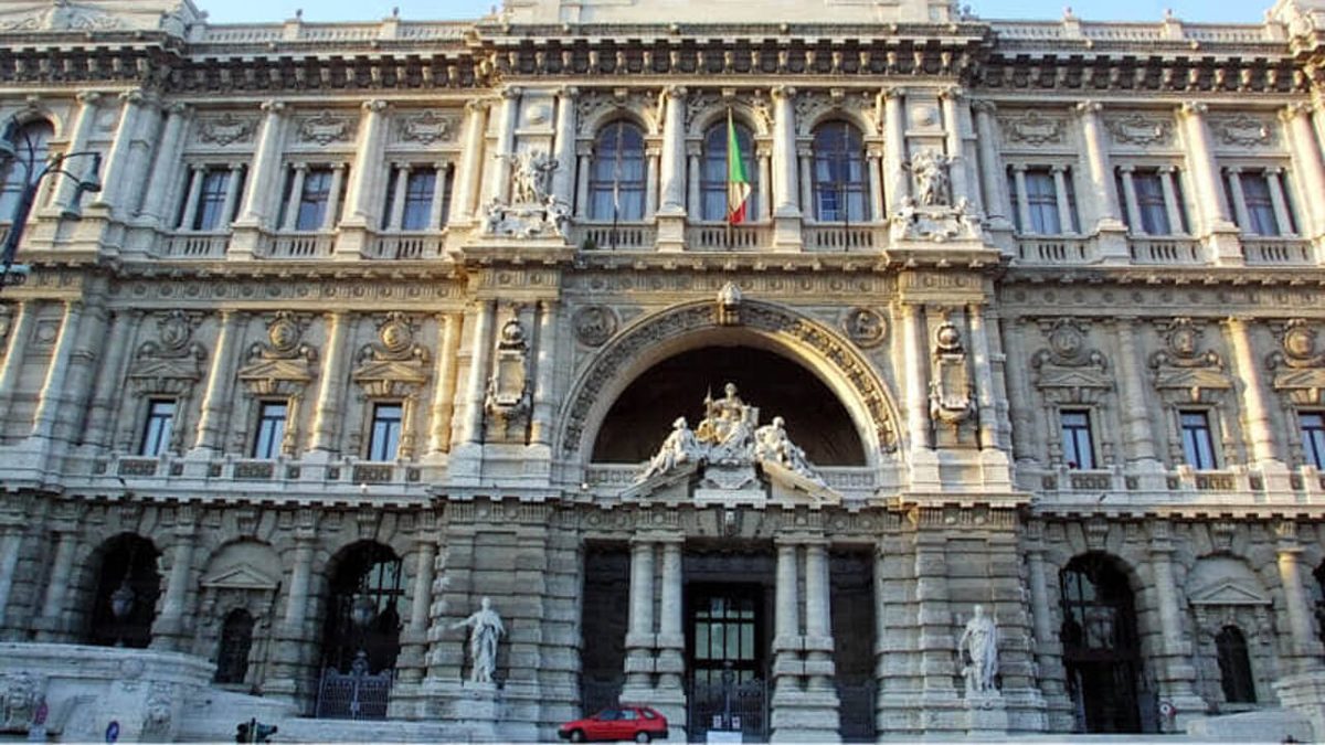 Ex Ilva, la Cassazione si riserva la decisione sullo stop dell'area a caldo. La Procura generale chiede di rimuoverlo
